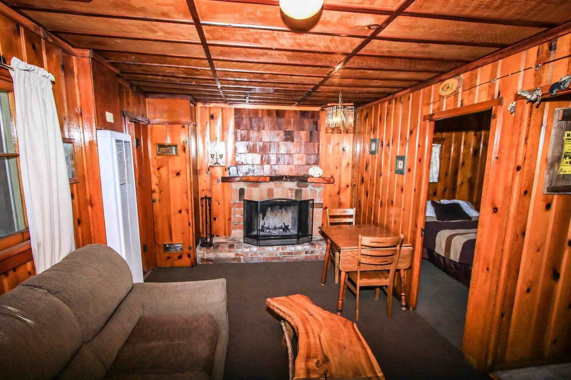 Shore Acres Lodge ビッグ・ベアー・レイク エクステリア 写真