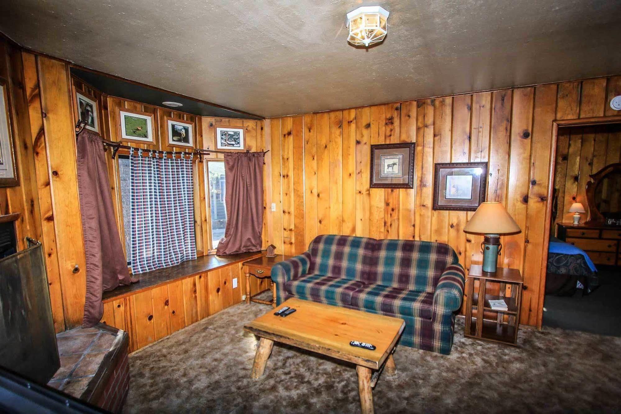Shore Acres Lodge ビッグ・ベアー・レイク エクステリア 写真