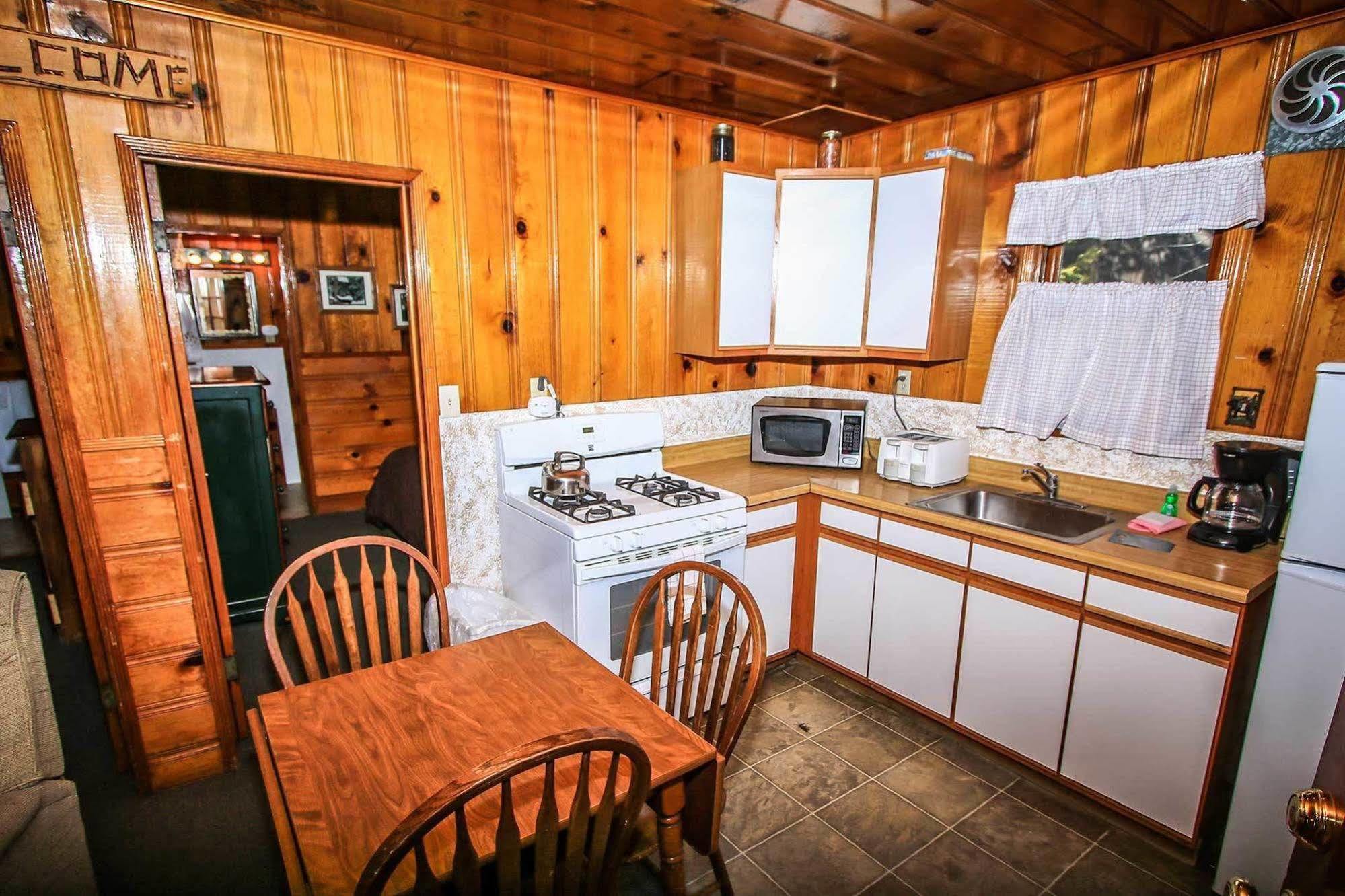 Shore Acres Lodge ビッグ・ベアー・レイク エクステリア 写真
