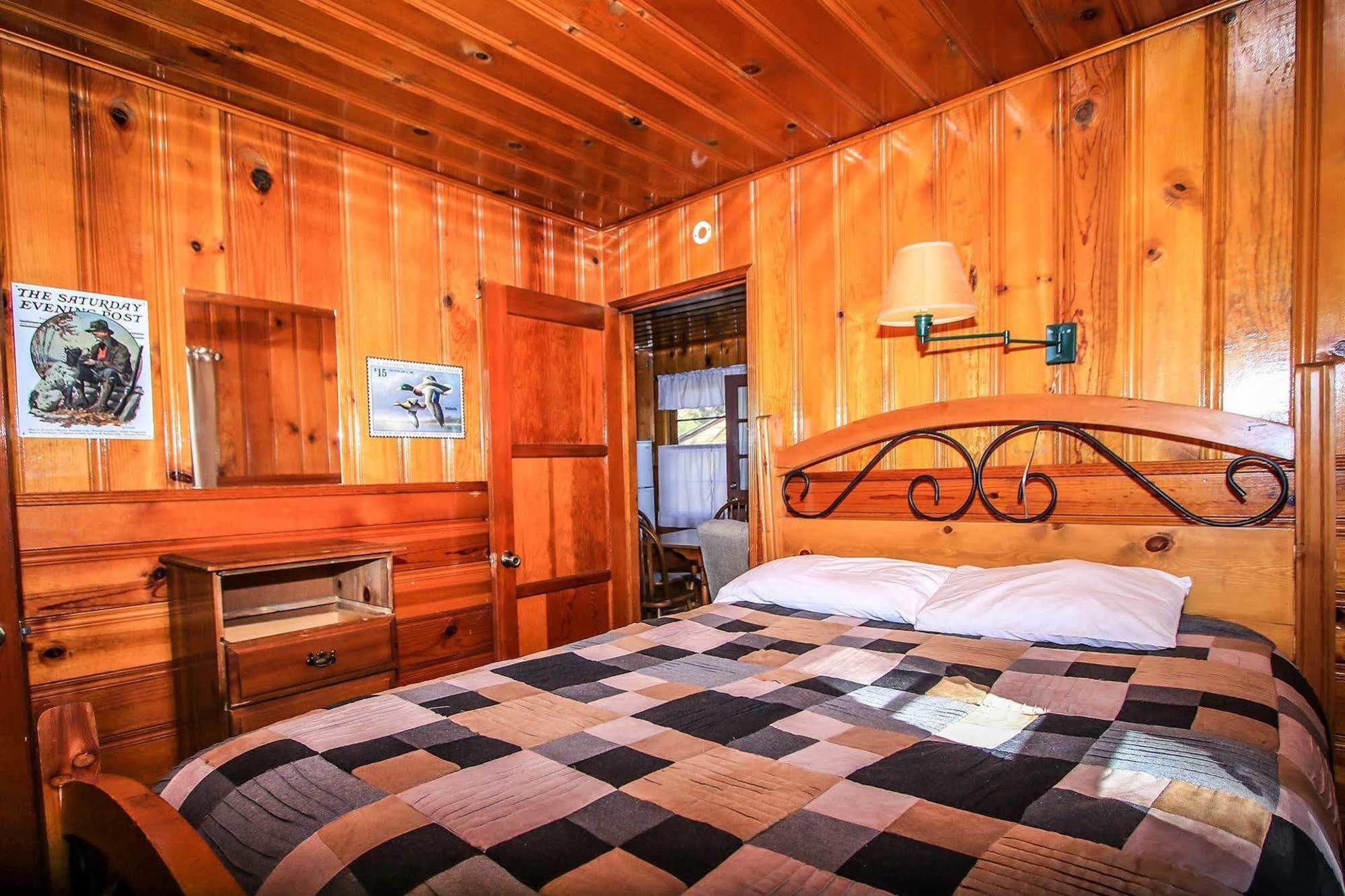Shore Acres Lodge ビッグ・ベアー・レイク エクステリア 写真